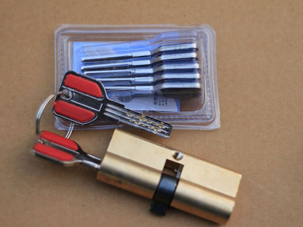 鹤岗市24小时上门开锁公司